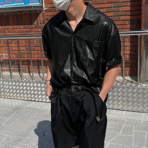 [입고지연] Leather open kara half shirts(2color)